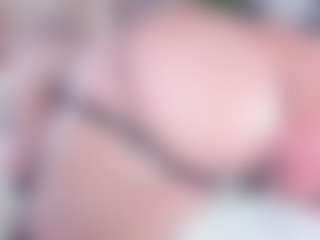Live cam show with Emma-kell - Gamer Mature on CamClone
