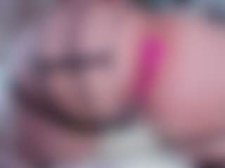 Live cam show with Emma-kell - Interactivetoy Mature on fapnchat