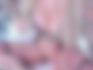 Live cam show with Emma-kell - Athletic Middle Aged on milfzrlive.com