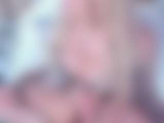 Live cam show with Emma-kell - Brown Eyes Blonde Hair on friskycurves.com
