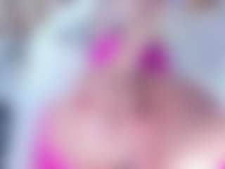 Live cam show with Emma-kell - Deepthroat on TastyBlacksLive