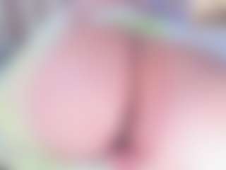 Live cam show with Emma-kell - Athletic on googirlz