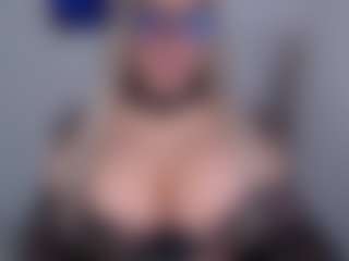 emmabigcock's Live Sex Cam Show