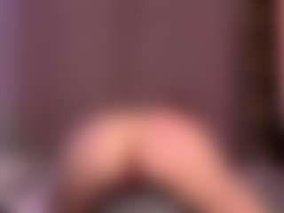 Live cam show with JuleLaffitte - Normal on Camming Site