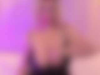 Live cam show with JulieDeep - Amateur on Instabang