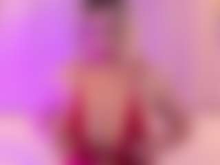 Live cam show with JulieDeep - Cock Rating on eurowanks.com