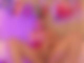 Live cam show with JulieDeep - Shaved Pussy on Milfs Live
