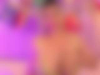 Live cam show with JulieDeep - Public on AdultVida.com