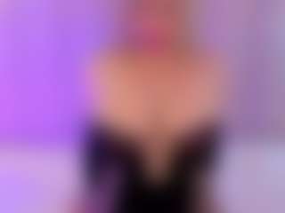 JulieDeep's Live Sex Cam Show