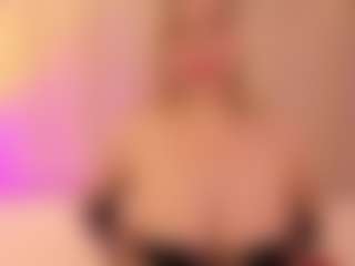 Live cam show with JulieDeep - HD Curvy on xDating