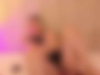 Live cam show with JulieDeep - Foot Fetish on sexylivex.com