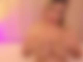 Live cam show with JulieDeep - Public on livesuperchat.net