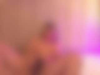 Live cam show with JulieDeep - Squirt on slutload