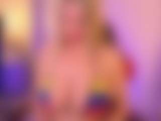 Live cam show with JulieDeep - Normal on xplaylive.com