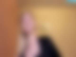 Live cam show with Mia - Mature on Camsoda