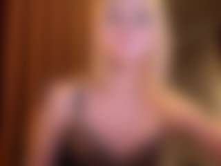 Live cam show with Mia - Butt Plug on TeamSkeetLive