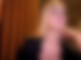 Live cam show with Mia - Butt Plug on TeamSkeetLive