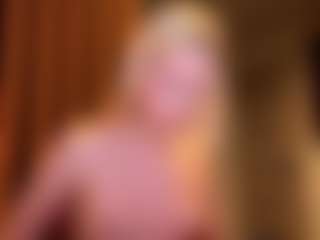 Live cam show with Mia - Blue Eyes on crypto-cams
