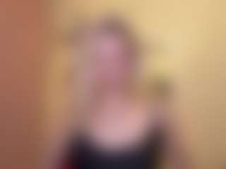 Live cam show with Mia - Mature on fuklive.com