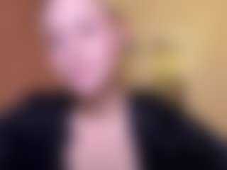 Live cam show with Mia - Big Tits Small Tits on Camsoda
