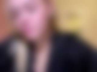 Live cam show with Mia - Butt Plug on CamSodaAdn