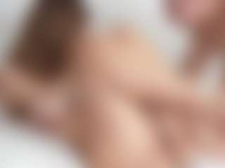 Live cam show with Julesxlove - Brown Eyes Blonde Hair on livesuperchat.net