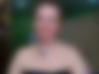 Live cam show with VeronikaGold - Average on Big Tits