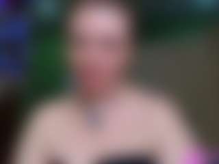 Live cam show with VeronikaGold - Blue Eyes on livesuperchat.net