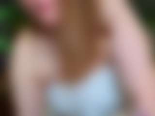 VeronikaGold MILF webcam performer live streaming