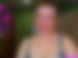 Live cam show with VeronikaGold - Average on StripNow
