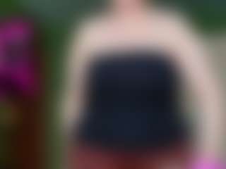 VeronikaGold MILF webcam performer live streaming
