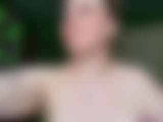 VeronikaGold MILF webcam performer live streaming