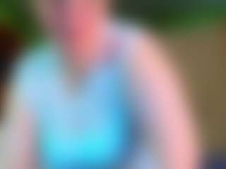Live cam show with VeronikaGold - Interactivetoy on Mixed Magazine Live