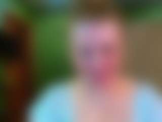 Live cam show with VeronikaGold - Interactivetoy on Dare Cams