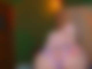 Live cam show with VeronikaGold - Doggy on madthumbs