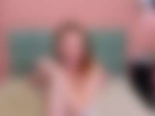 Live cam show with LisaAmoree - Chubby on CamClone