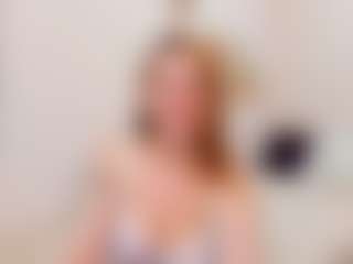 Live cam show with LisaAmoree - Upskirt on CamClone