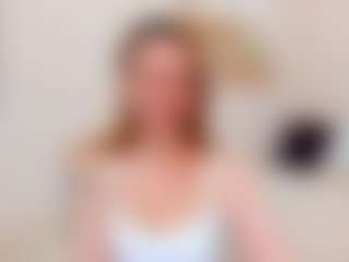 Live cam show with LisaAmoree - Upskirt on CamClone