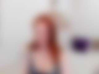 Live cam show with LisaAmoree - Upskirt on Milf Play