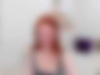 Live cam show with LisaAmoree - Camel Toe on live18s.com