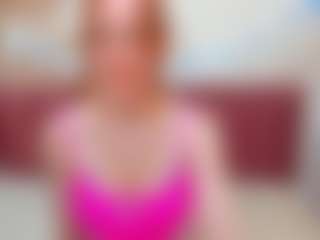 Live cam show with LisaAmoree - Average on CamClone