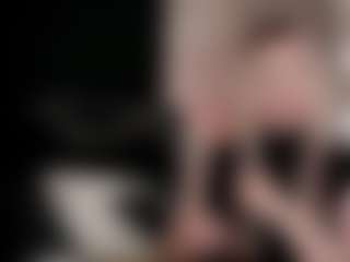Live cam show with Eva - Camel Toe on liverealitysex.com
