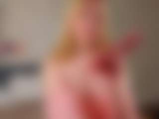Live cam show with Helen-Jones - Kisses on SinfulBabes