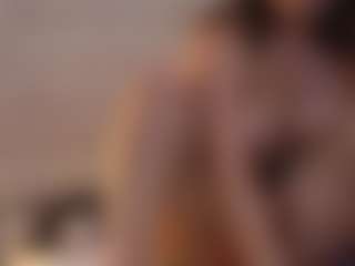 Live cam show with KendallChert - Fingers on Gym Cam Girls