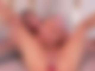 Ainoanoire's Live Sex Cam Show
