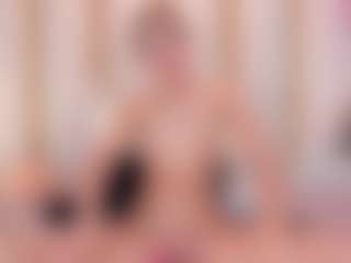 Live cam show with Ainoanoire - Twerk on CamClone
