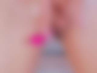 Live cam show with Ainoanoire - Oil on hrnylive.com