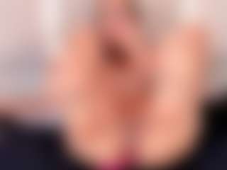 Ainoanoire's Live Sex Cam Show