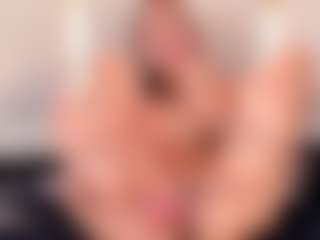 Ainoanoire's Live Sex Cam Show