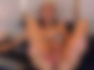 Ainoanoire's Live Sex Cam Show